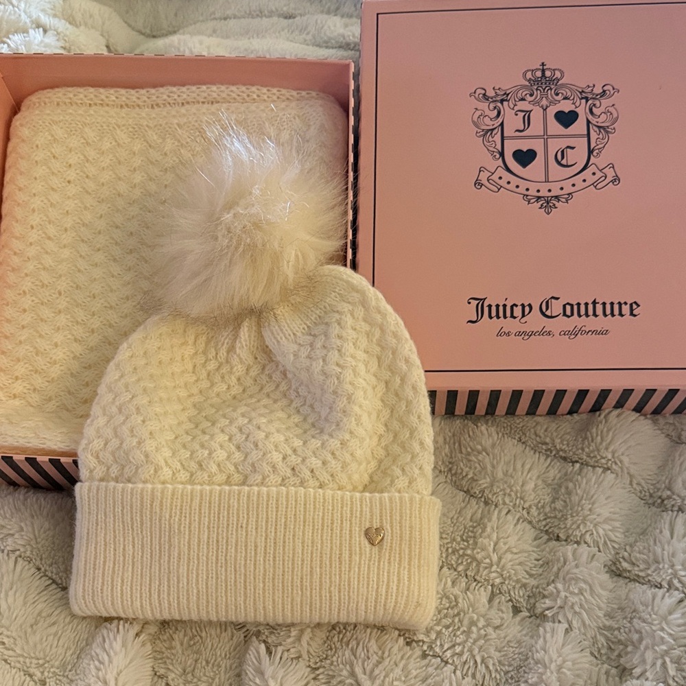 New Juicy Couture Ivory Knit Beanie and Scarf Set